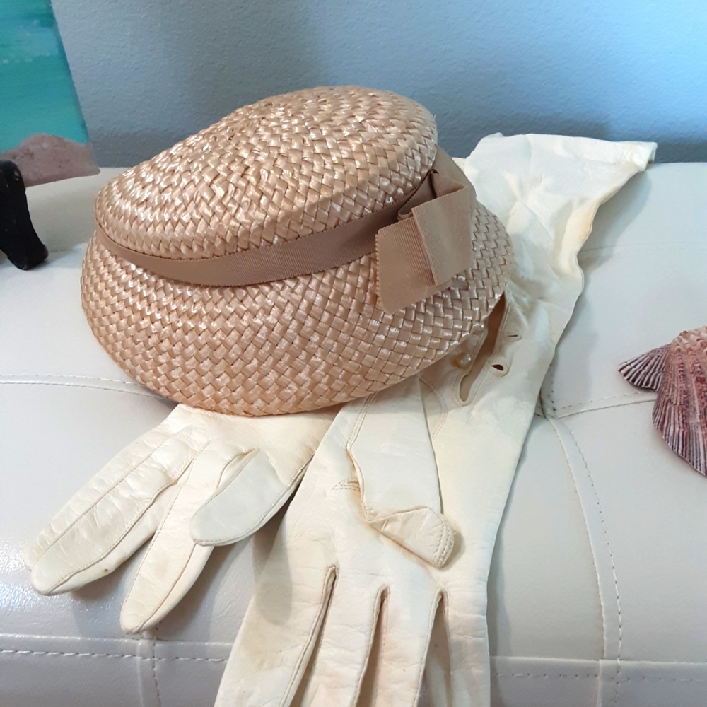 Vintage straw like hat